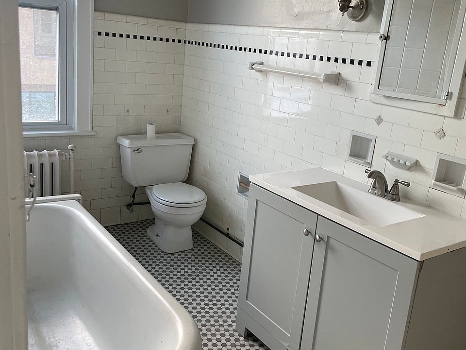 1st image of 1 W Somerset St #4