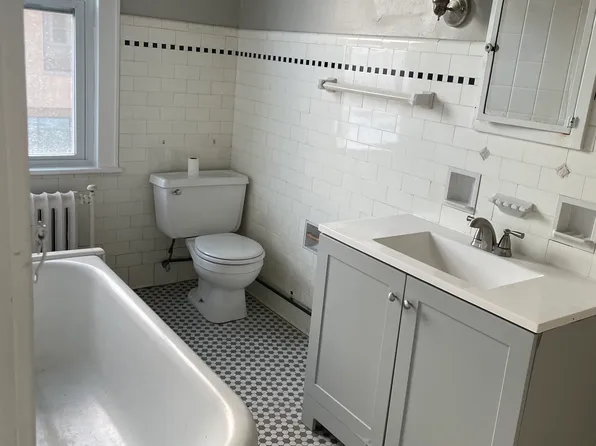 1 W Somerset St #4, Raritan, NJ 08869