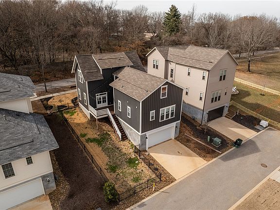 5th image of 328 N Cross Ave