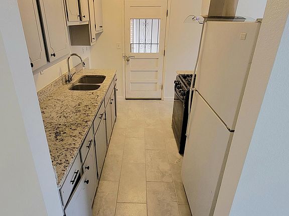 4th image of 2310 Cumbre Negra St