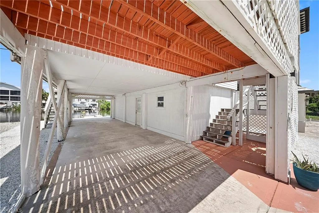 2 bed, 1.0 bath, 1006 sqft, $7,500 — Photo 2