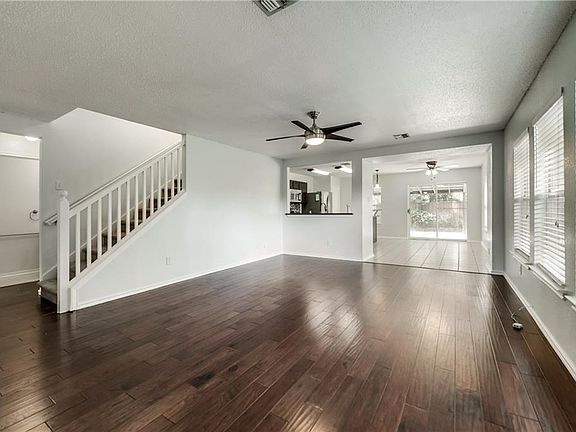 3rd image of 901 Valleybrook Dr