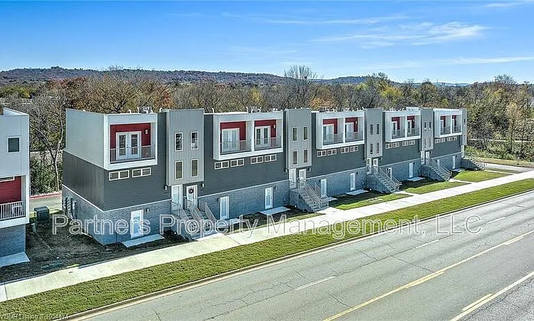 1788 S Razorback Rd #1788 — Photo 1