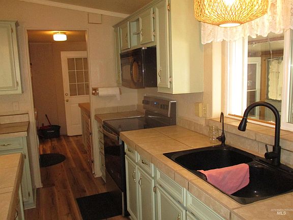 2nd image of 211 Villa Cir