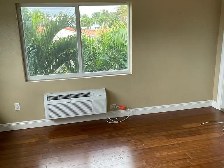 2121 Biarritz Dr — Photo 12