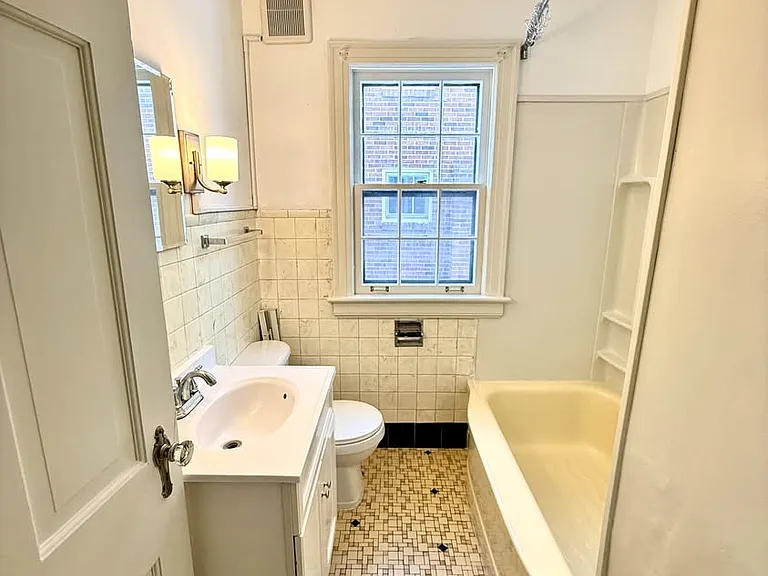222 S 21st Ave E #1 — Photo 8