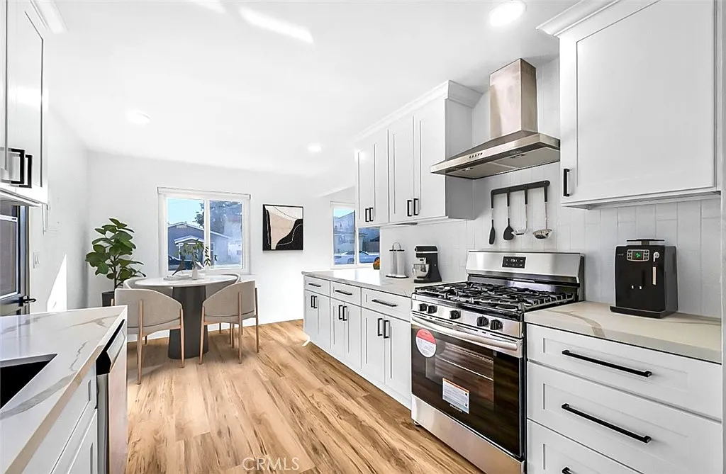2 bed, 1000 sqft, $3,800 — Photo 2