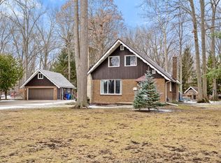 4 Oakland Cres, Lasalle, ON N9J 2J1