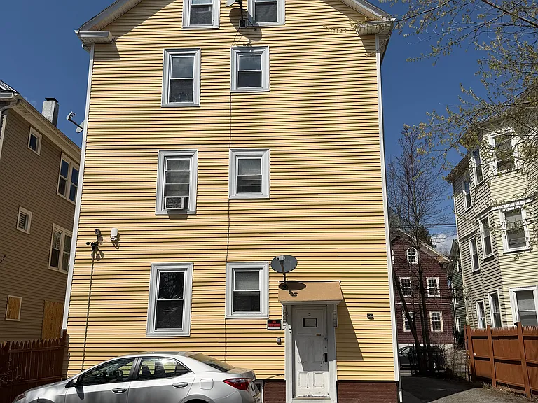 368 Orms St #3 — Photo 10