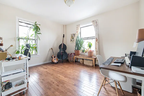 Sold by Brick&Mortar | media 8