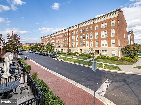 3rd image of 8025 Crescent Park Dr #188