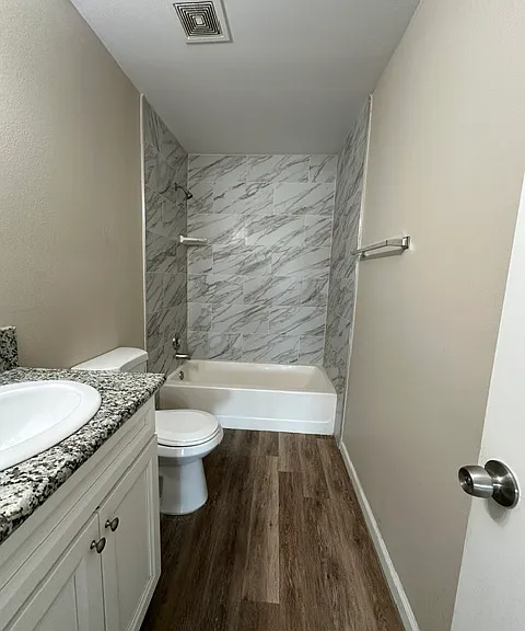 2025 E Pontiac Way #207 — Photo 17