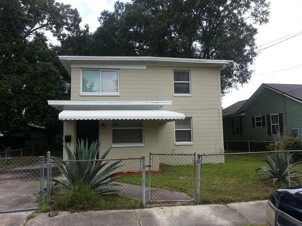 N 4th St