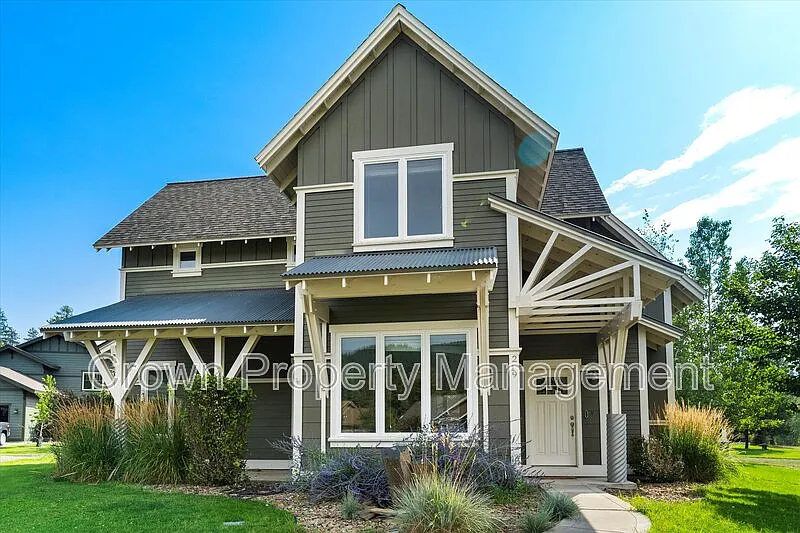 4 bed, 2.5 bath, 2538 sqft, $4,500 — Photo 3
