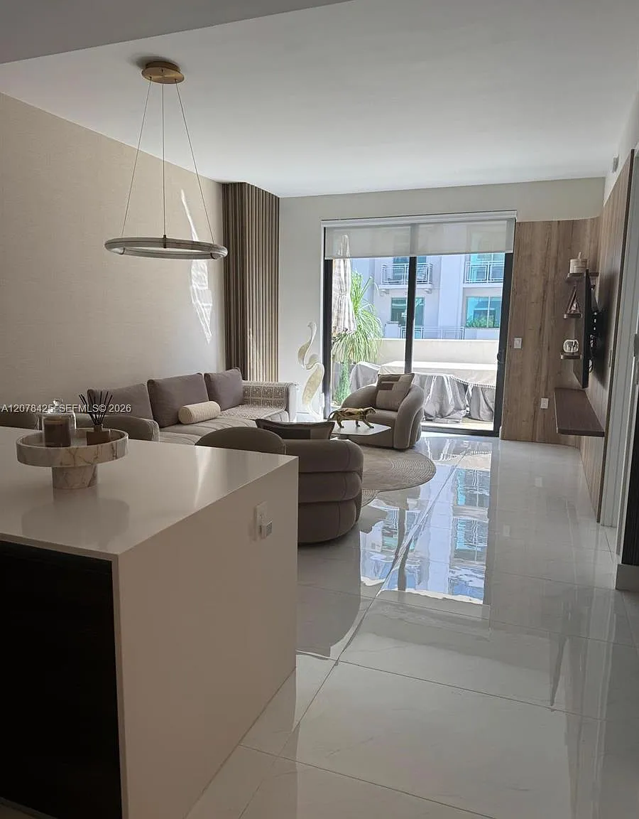 Merrick Manor Condo — Photo 1