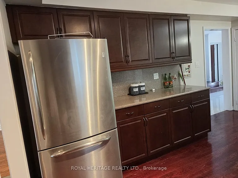 59 Hewitt Cres — Photo 2