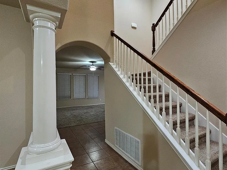 2306 Scott Dr — Photo 7