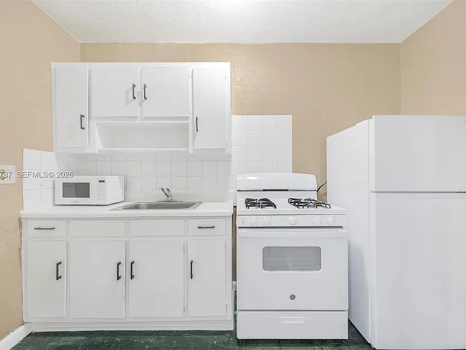 126 SW 18th Ave #11
