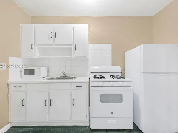 126 SW 18th Ave, Miami, FL