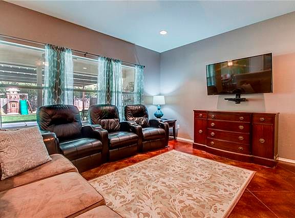 4th image of 712 Hallvale Dr