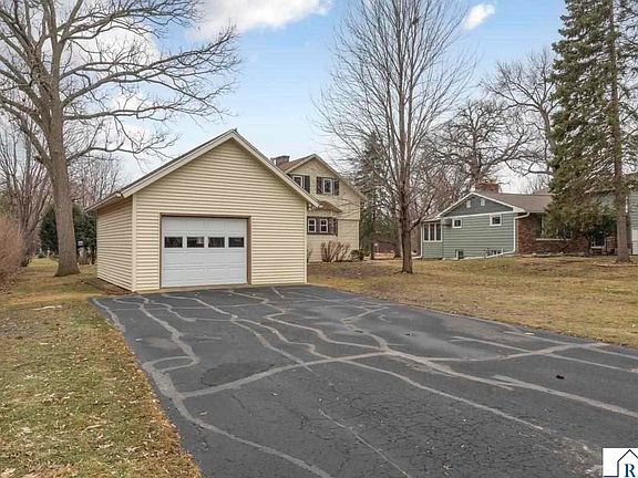 3rd image of 2201 Clare Dr