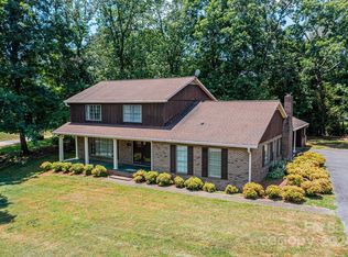 2340 Horseshoe Bend Rd NE, Hickory, NC 28601