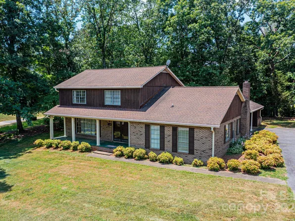2340 Horseshoe Bend Rd NE, Hickory, NC 28601