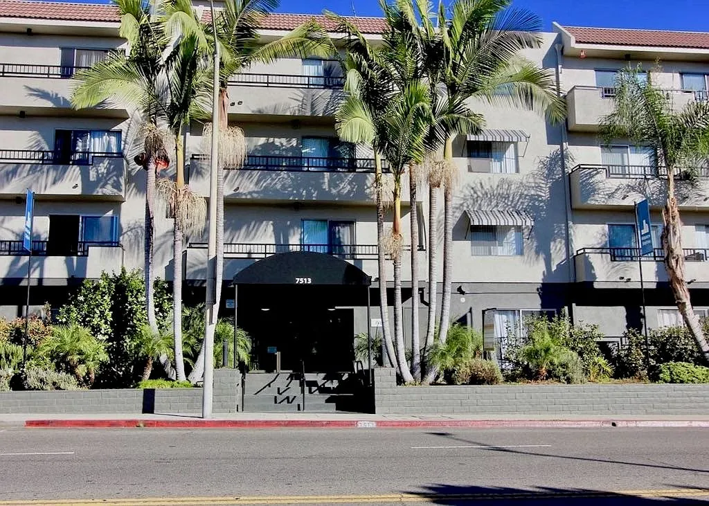 The Elizabeth — Photo 1