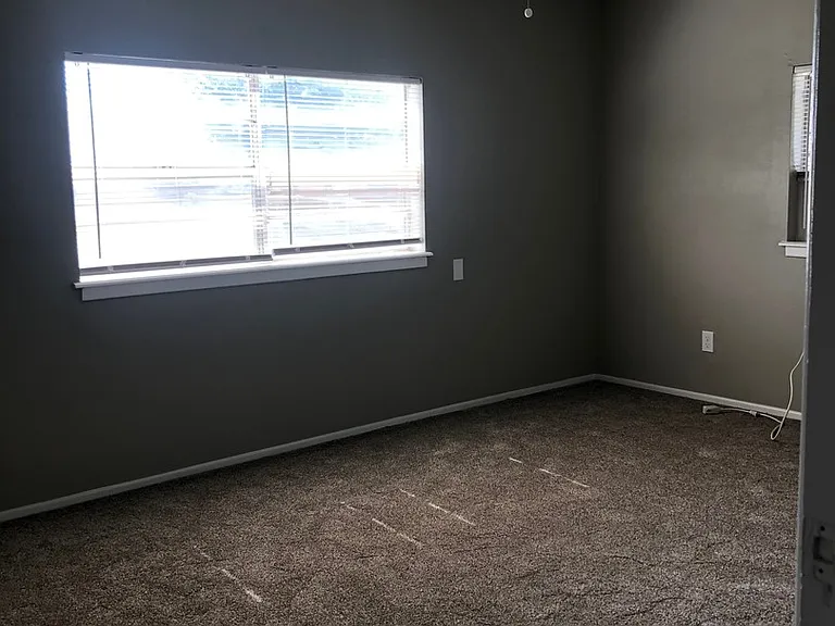 109 N Uvalde Ave — Photo 10