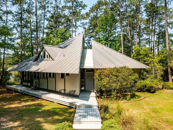 12 Orchard Point Road, Oriental, NC 28571