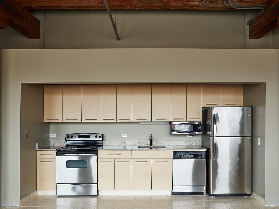 2nd image of 915 W Huron St #2