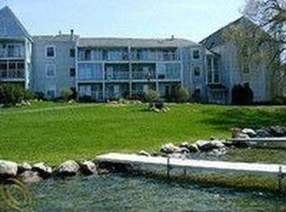 52 Marian Ave, Waterford, MI 48328