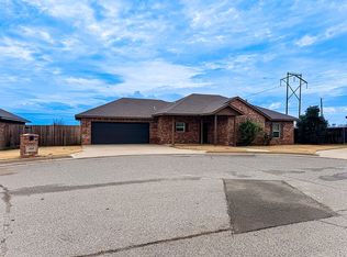 109 Woodridge Dr, Elk City, OK 73644