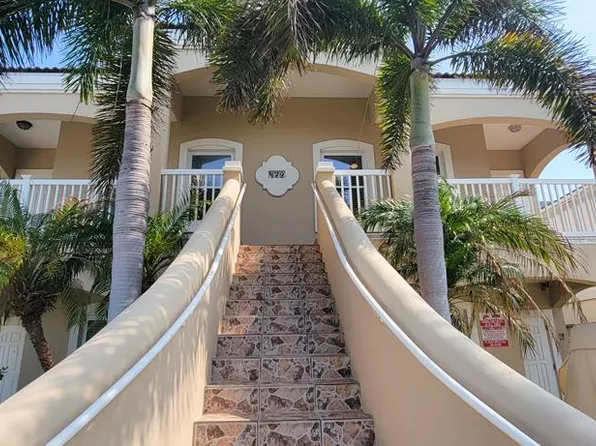 122 E Bahama St #4, South Padre Island, TX 78597