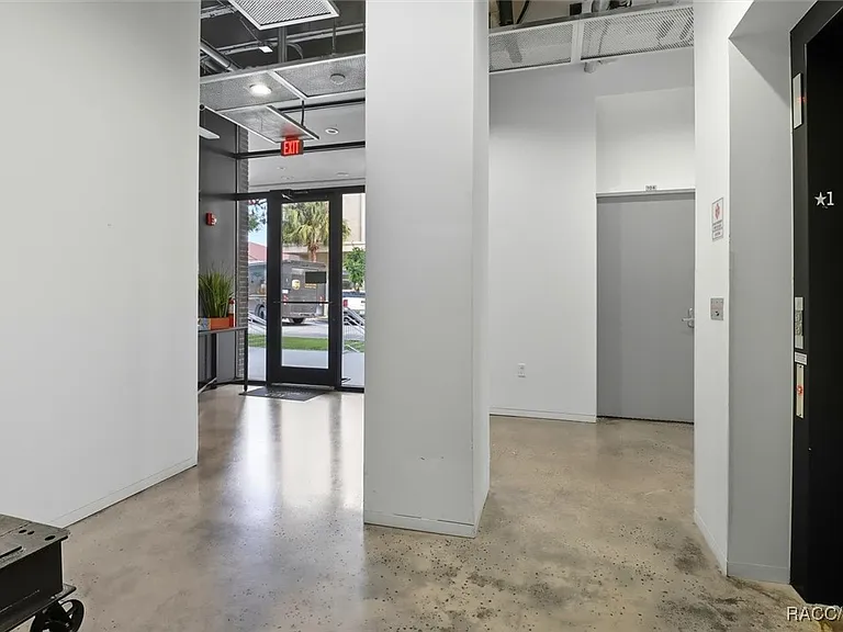 302 SE Broadway St #460 — Photo 7
