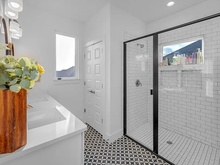 16512 Fetching Ave — Photo 23