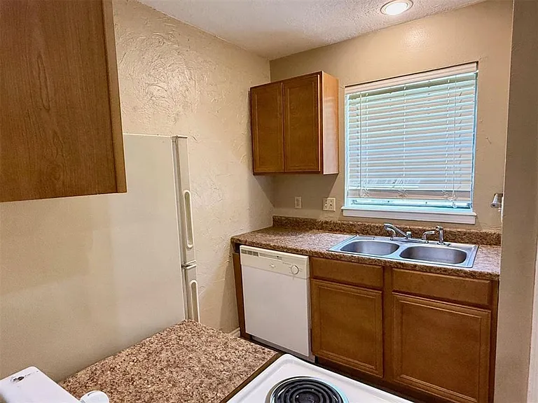 2329 Heatherfield Ln — Photo 6