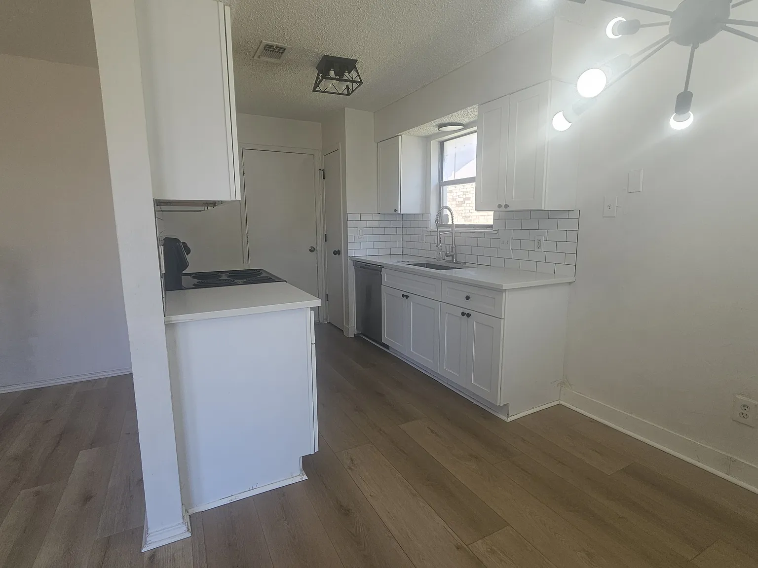 3 bed, 1250 sqft, $1,925 — Photo 2