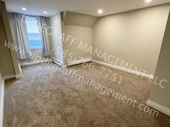 521 Oxford St, Rochester, NY 14607