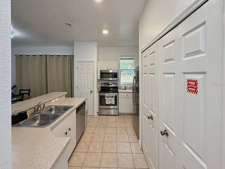 1302 S Beach Cir — Photo 6