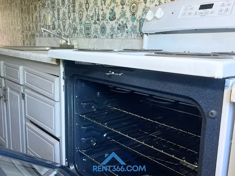 929 Center St #3 — Photo 6