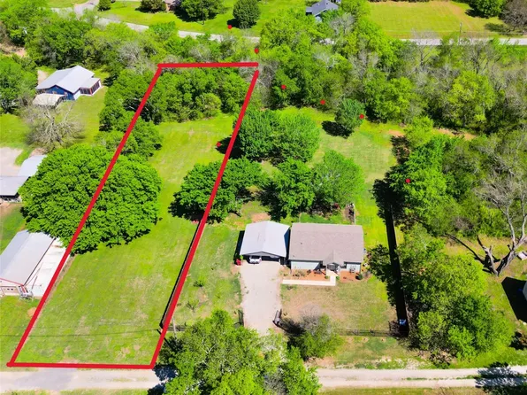108 N Cedar St, Ector, TX 75439