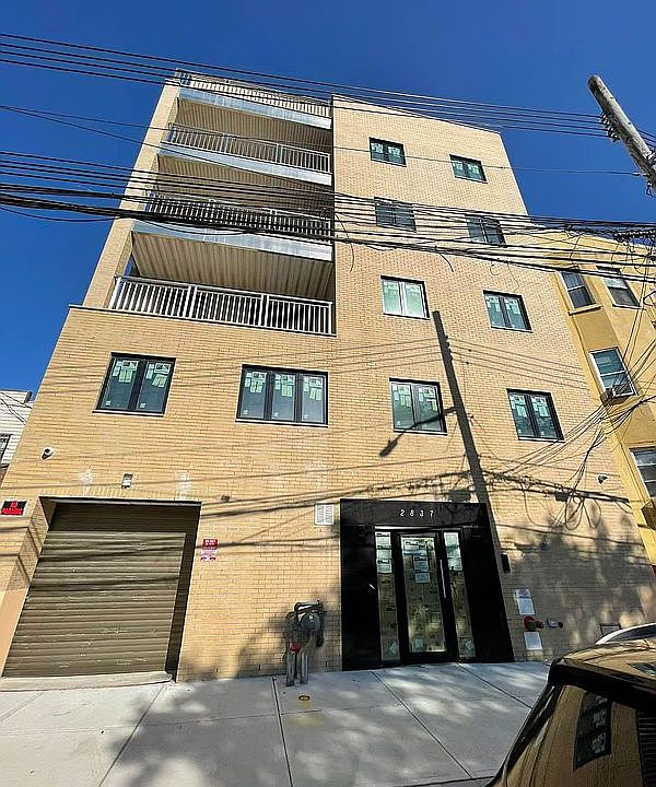1st image of 2837 W 19th St #2A