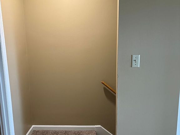 5th image of 216 Calumet Dr APT C
