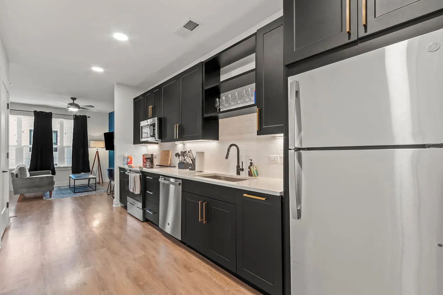 Studio, 1.0 bath, 602 sqft, $3,710 — Photo 4