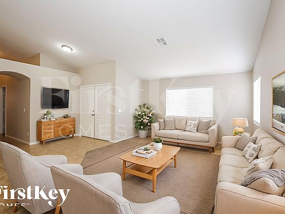 4th image of 3717 Gramercy Ave