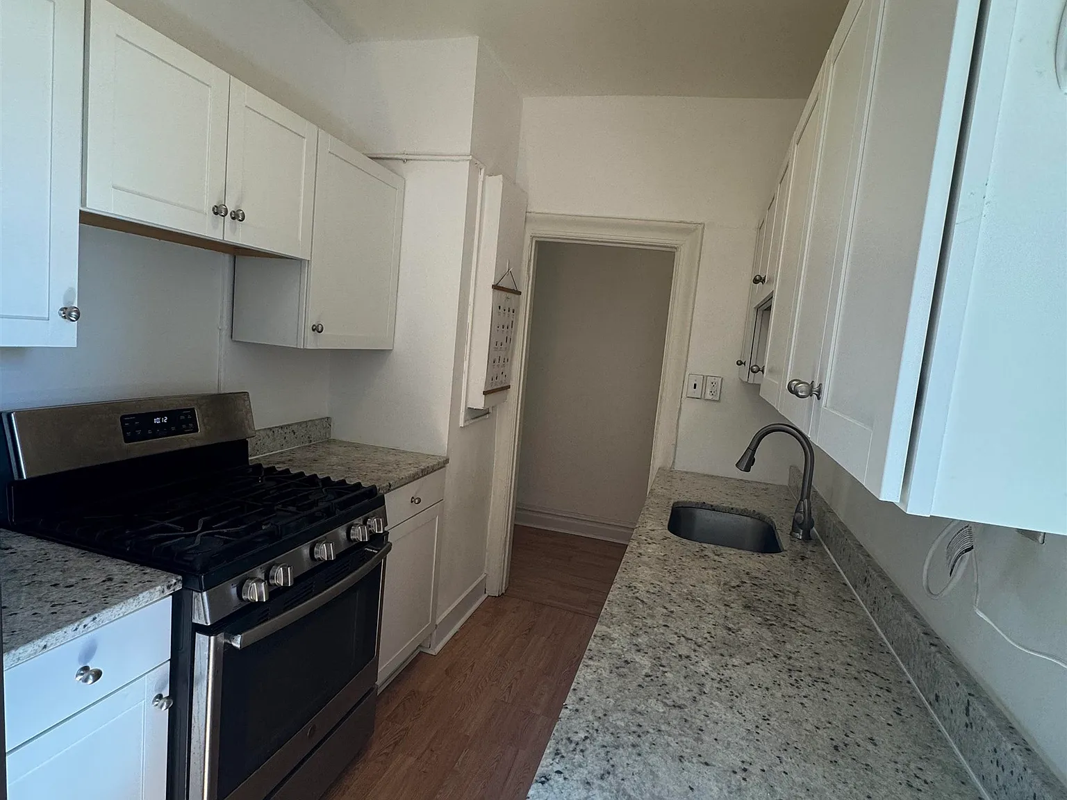 2 bed, 1.0 bath, $2,300 — Photo 4
