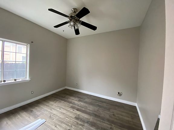 5th image of 412 W B St APT A