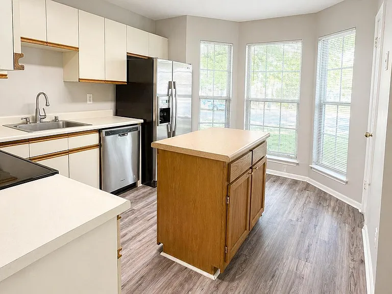 982 Yachtsman Way — Photo 8