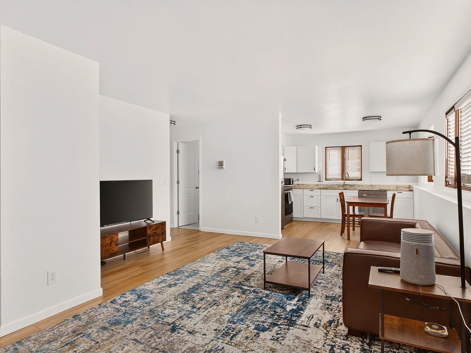 2 bed, 1000 sqft, $1,950 — Photo 1